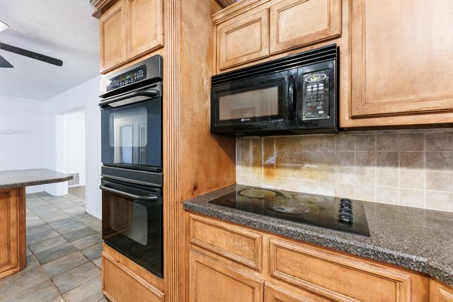 5517 16th Place, Lubbock, TX 79416