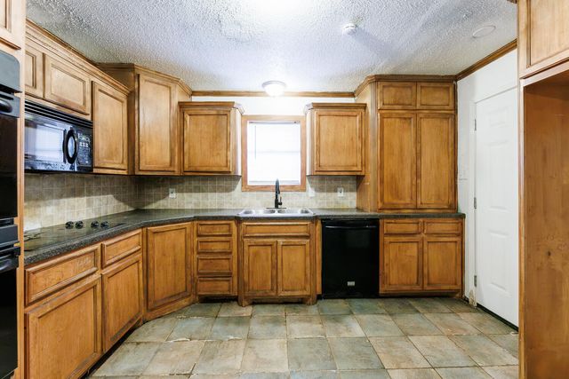 5517 16th Place, Lubbock, TX 79416