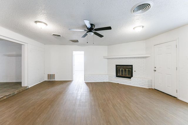 5517 16th Place, Lubbock, TX 79416