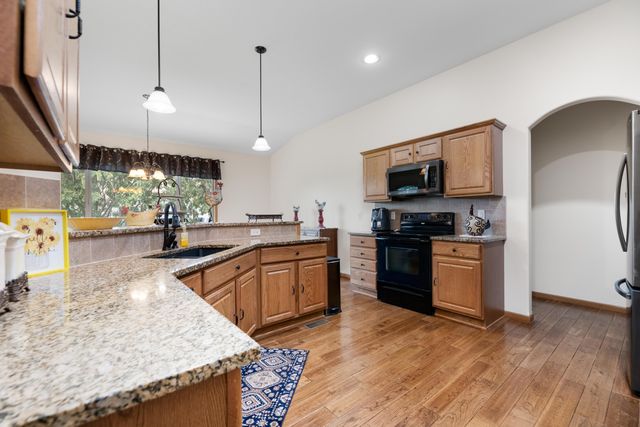 2321 S Cranbrook St, Wichita, KS 67207