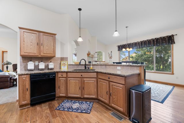 2321 S Cranbrook St, Wichita, KS 67207