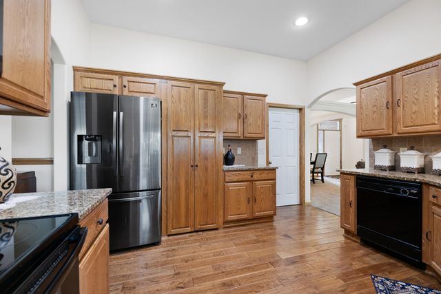 2321 S Cranbrook St, Wichita, KS 67207