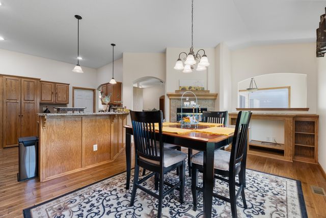 2321 S Cranbrook St, Wichita, KS 67207