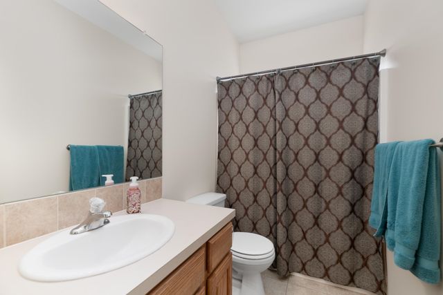 2321 S Cranbrook St, Wichita, KS 67207