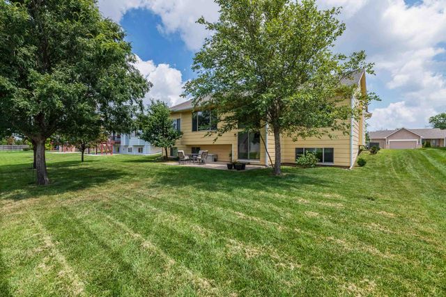 2321 S Cranbrook St, Wichita, KS 67207