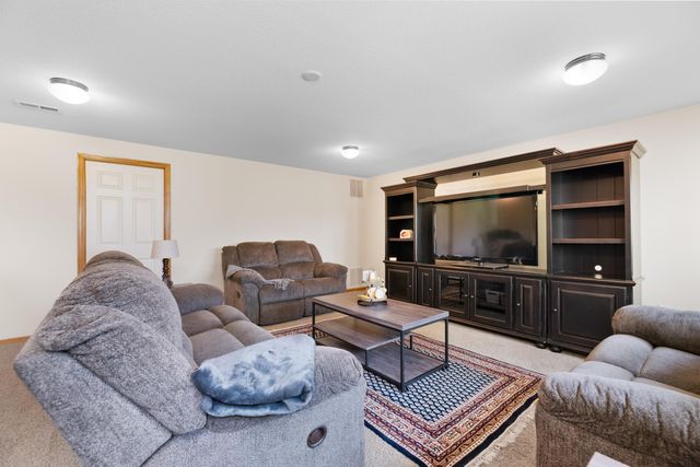 2321 S Cranbrook St, Wichita, KS 67207