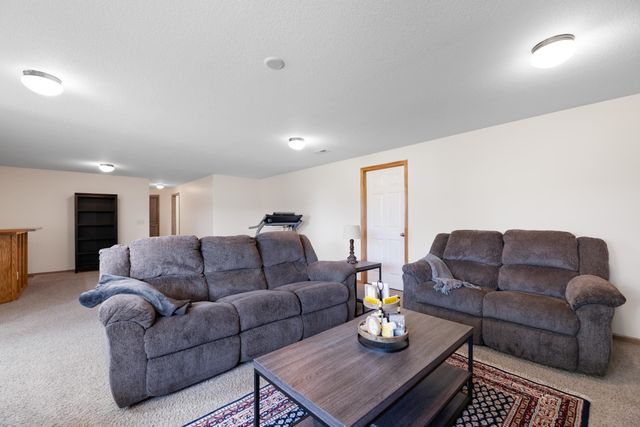 2321 S Cranbrook St, Wichita, KS 67207