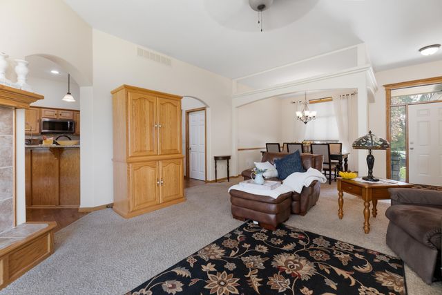 2321 S Cranbrook St, Wichita, KS 67207