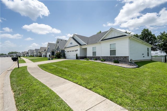 1041 Villas Court, Greenville, IN 47124