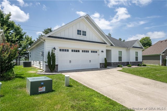 1041 Villas Court, Greenville, IN 47124