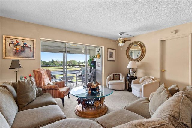 6768 10th Avenue N 410, Greenacres, FL 33467