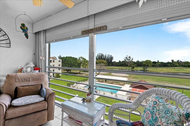 6768 10th Avenue N 410, Greenacres, FL 33467