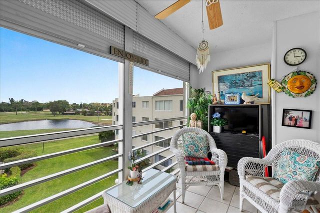 6768 10th Avenue N 410, Greenacres, FL 33467