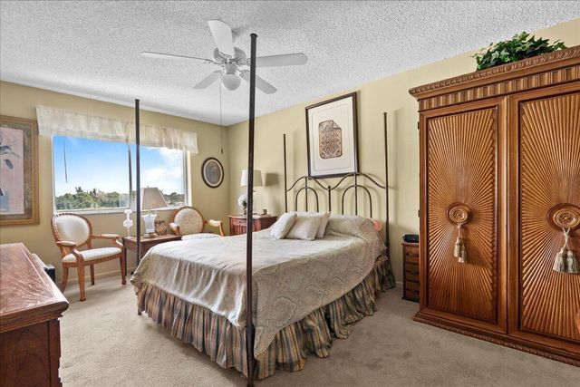 6768 10th Avenue N 410, Greenacres, FL 33467