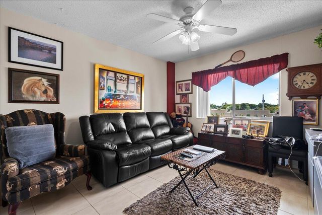 6768 10th Avenue N 410, Greenacres, FL 33467