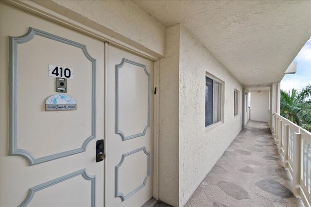 6768 10th Avenue N 410, Greenacres, FL 33467