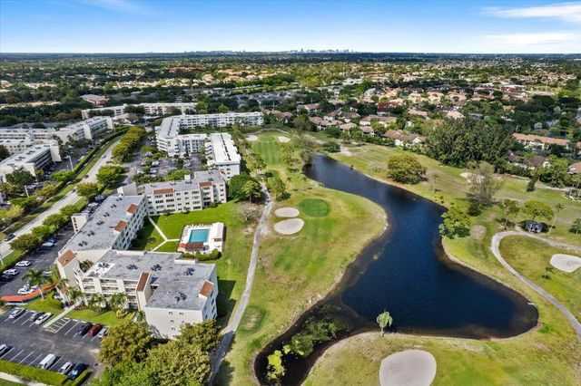 6768 10th Avenue N 410, Greenacres, FL 33467