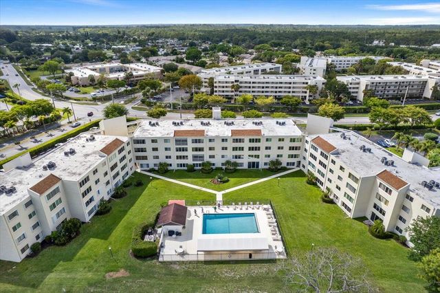 6768 10th Avenue N 410, Greenacres, FL 33467