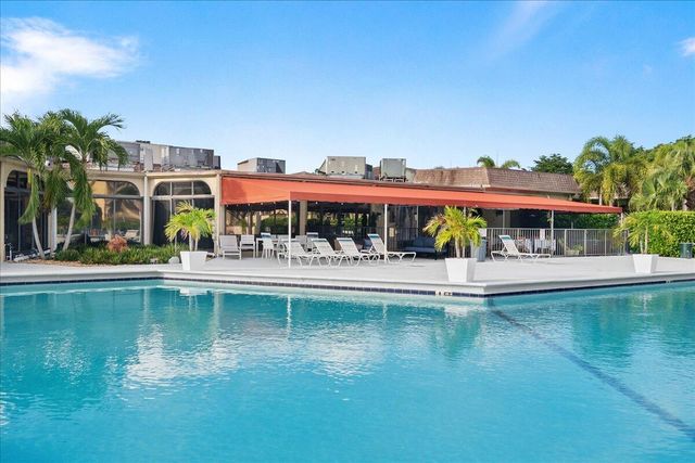 6768 10th Avenue N 410, Greenacres, FL 33467