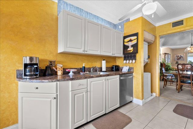 6768 10th Avenue N 410, Greenacres, FL 33467