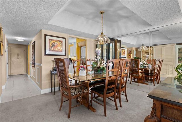 6768 10th Avenue N 410, Greenacres, FL 33467