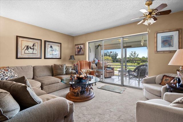 6768 10th Avenue N 410, Greenacres, FL 33467