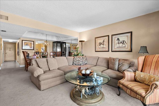 6768 10th Avenue N 410, Greenacres, FL 33467