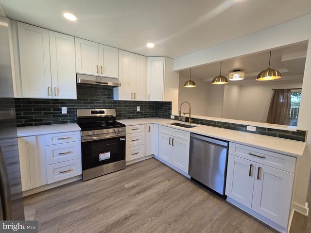 8760 STONERIDGE DR, Manassas, VA 20111