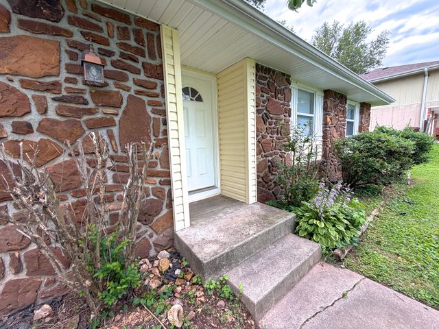 4525 S Farm Road 137, Springfield, MO 65810