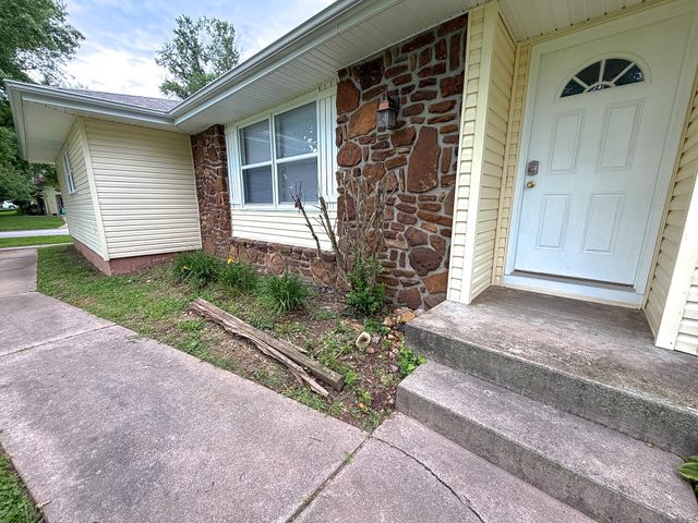4525 S Farm Road 137, Springfield, MO 65810