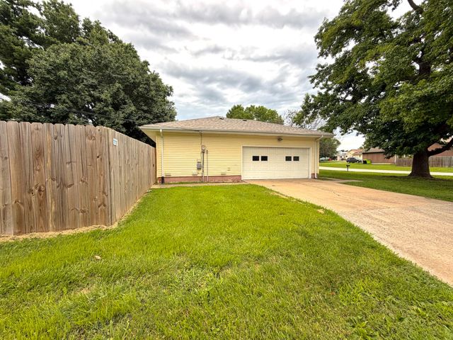 4525 S Farm Road 137, Springfield, MO 65810