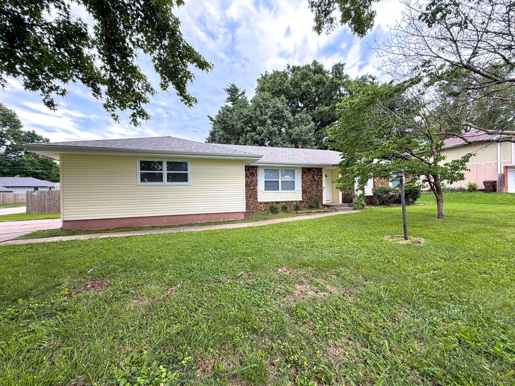 4525 S Farm Road 137, Springfield, MO 65810