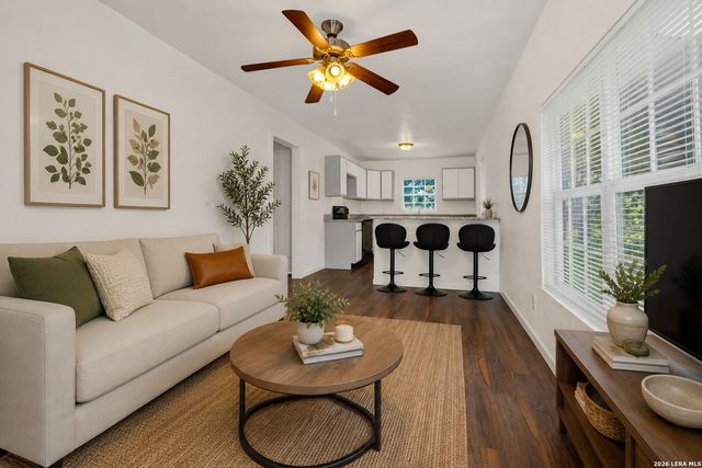 1054 Morelos, Seguin, TX 78155