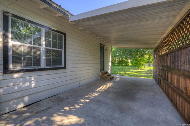 1054 Morelos, Seguin, TX 78155