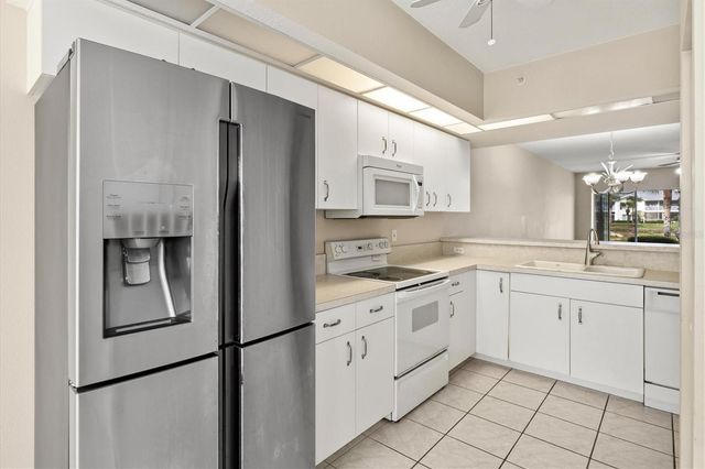 404 LAUREL LAKE DRIVE 105, Venice, FL 34292