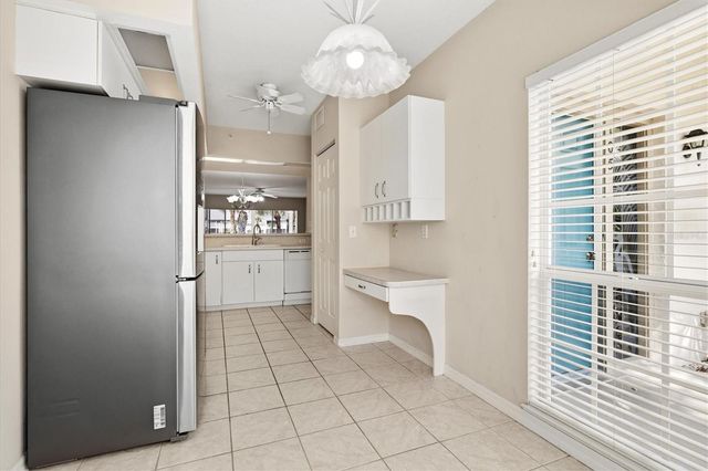 404 LAUREL LAKE DRIVE 105, Venice, FL 34292