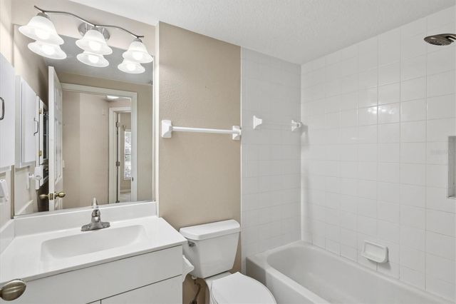 404 LAUREL LAKE DRIVE 105, Venice, FL 34292