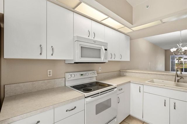 404 LAUREL LAKE DRIVE 105, Venice, FL 34292