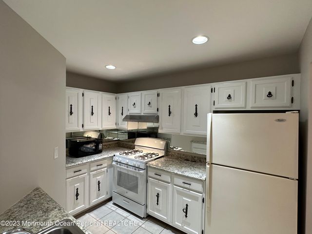 143 Tanglewood Place, Morganville, NJ 07751
