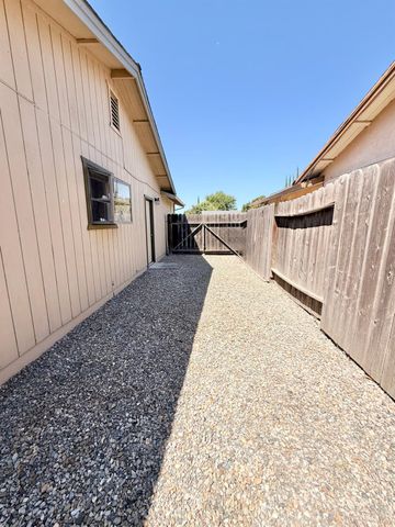 9220 Sundance Ln, Stockton, CA 95210