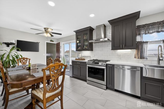 14 Sunnyside Drive, Carteret, NJ 07008