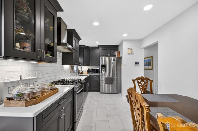 14 Sunnyside Drive, Carteret, NJ 07008