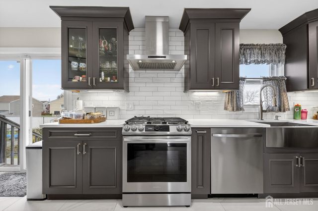 14 Sunnyside Drive, Carteret, NJ 07008