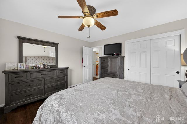 14 Sunnyside Drive, Carteret, NJ 07008