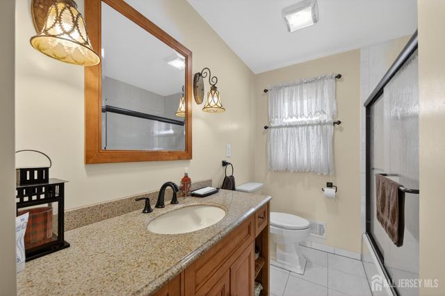 14 Sunnyside Drive, Carteret, NJ 07008