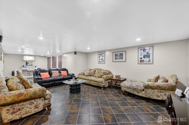 14 Sunnyside Drive, Carteret, NJ 07008