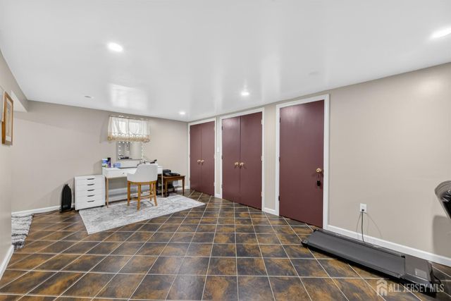 14 Sunnyside Drive, Carteret, NJ 07008