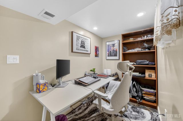 14 Sunnyside Drive, Carteret, NJ 07008