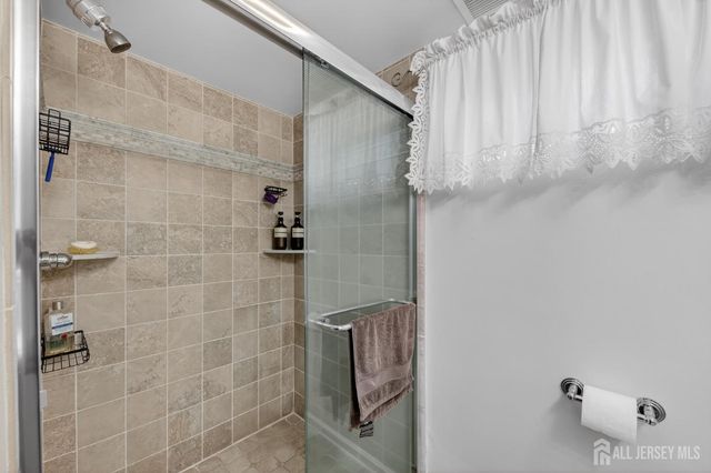 14 Sunnyside Drive, Carteret, NJ 07008