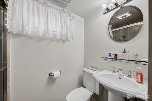 14 Sunnyside Drive, Carteret, NJ 07008